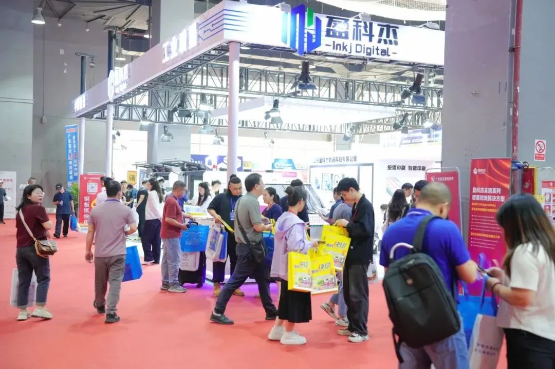 盈科杰携手富士胶片与广州银彩再度合作,展会现场签约第二台高清彩色喷墨设备INKJ DT4402CHD_科印印包圈